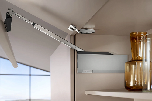 Складной подъёмник BLUM AVENTOS HF top, 2 петли, высота корпуса 840-1200 мм, коэффициент мощности 10000-19300, светло-серый — купить оптом и в розницу в интернет магазине GTV-Meridian.